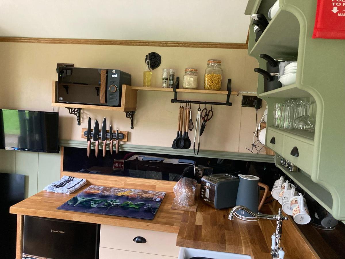 Brook The Shepherd Hut Saltash Ngoại thất bức ảnh